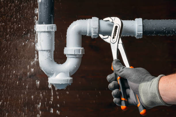 Professional Emergency Plumber technician working in Gordonville, PA